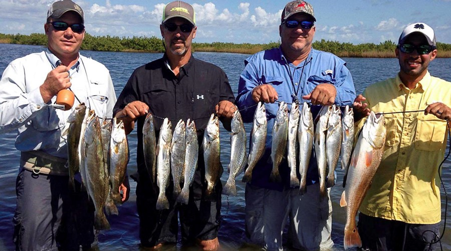 Strong artificial lure action for wade fishermen on Trout